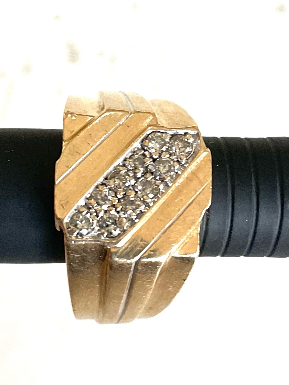 Mens 10K yellow gold diamond ring, size 9, vintage Men’s ring great condition.